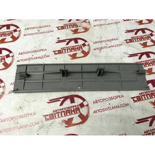 Накладка порогу задня права Kia Sorento 2002-2009 858833E000CY